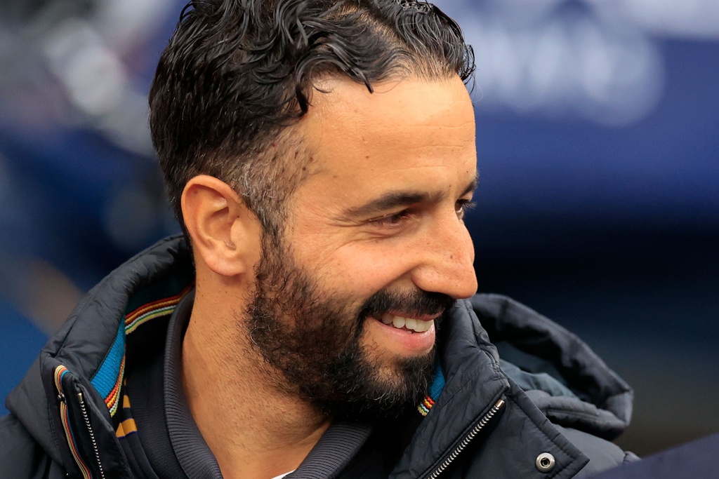 稳住帅位！曼晚：曼联击败布莱顿豪取三连胜后，阿莫林情绪激动