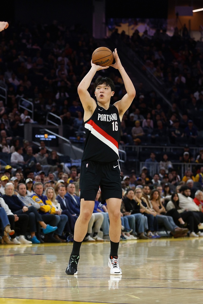 媒体人谈杨瀚森：对稚嫩的大个子来说慢慢适应NBA是正常的